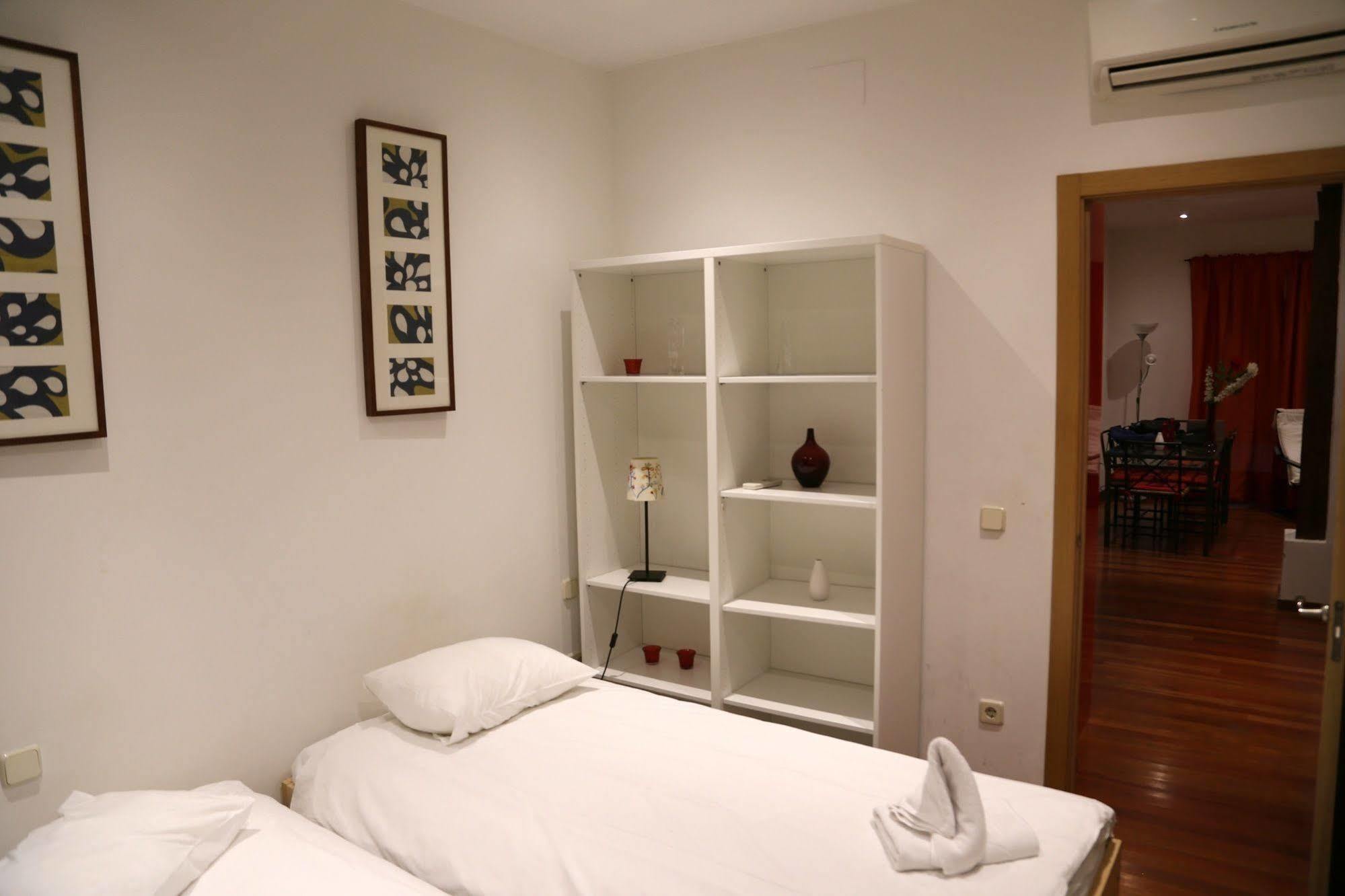 Prado Apartments มาดริด ภายนอก รูปภาพ